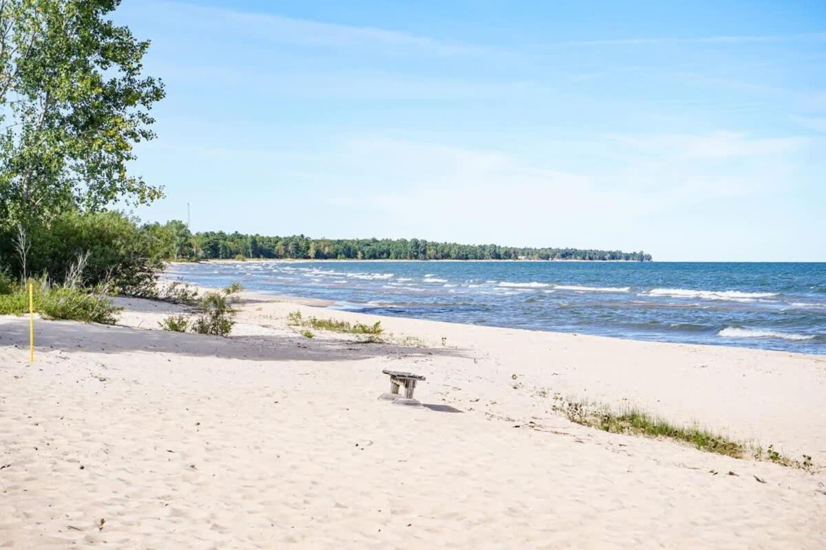 Beach Club Of Oscoda - The Lakeshore Cottage Exteriör bild