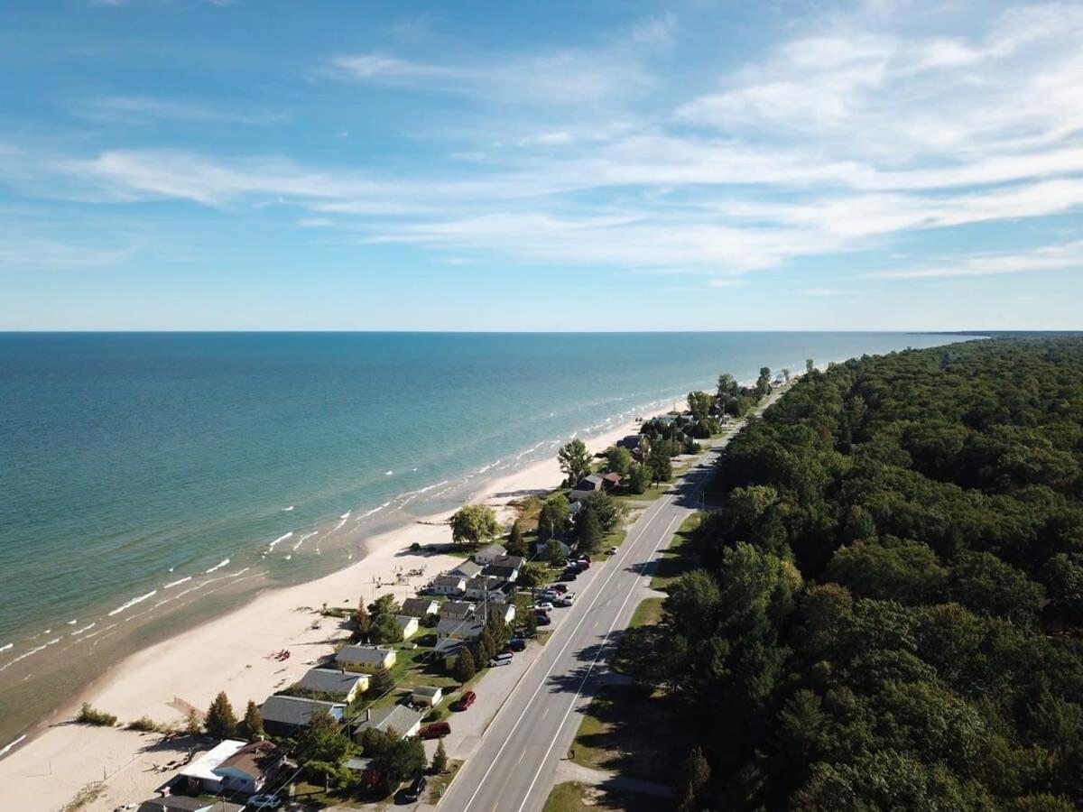 Beach Club Of Oscoda - The Lakeshore Cottage Exteriör bild
