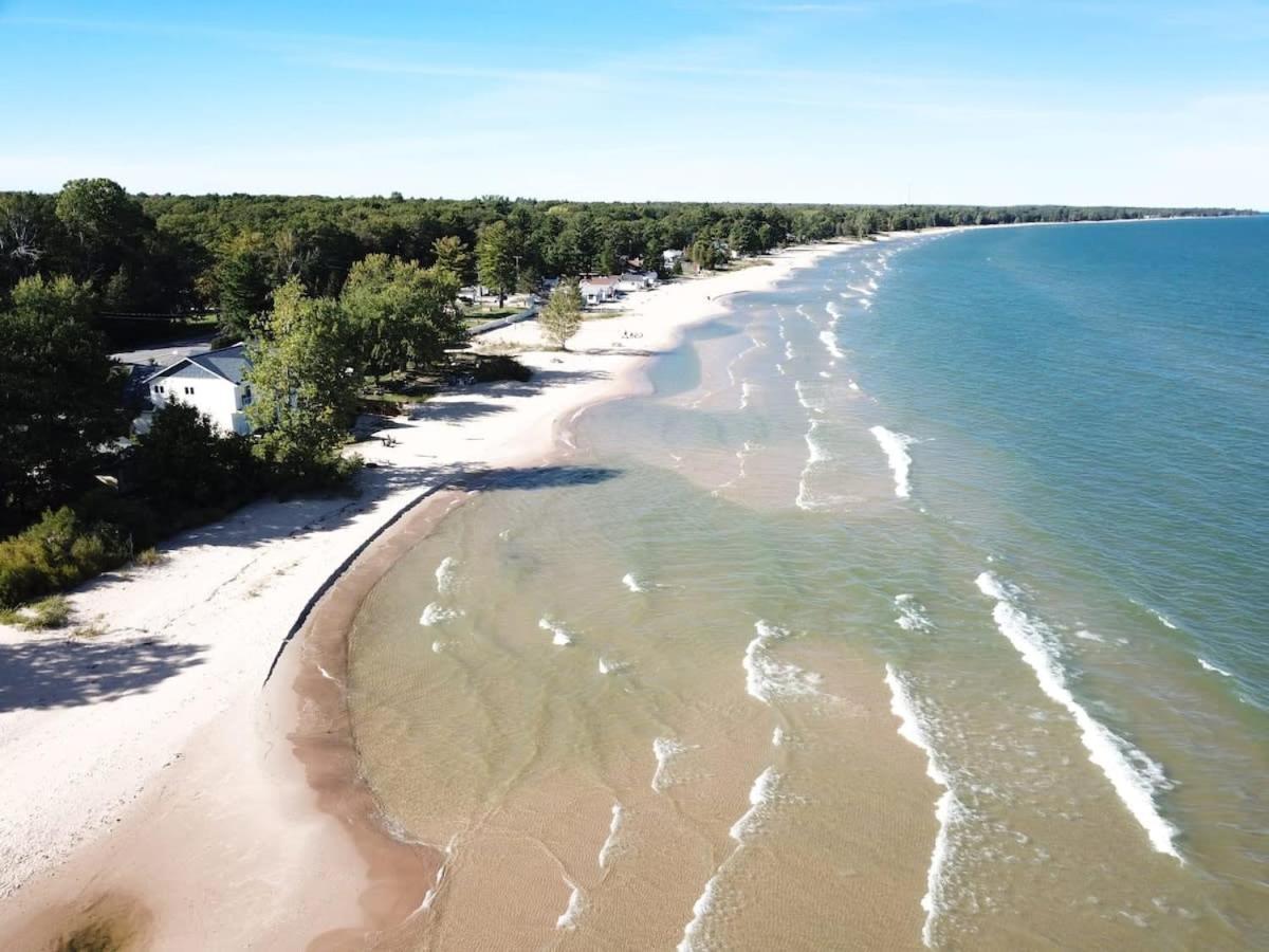 Beach Club Of Oscoda - The Lakeshore Cottage Exteriör bild